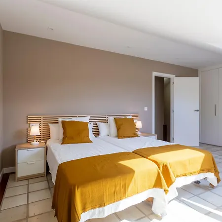 Holiday home Adosado Arnelas En *